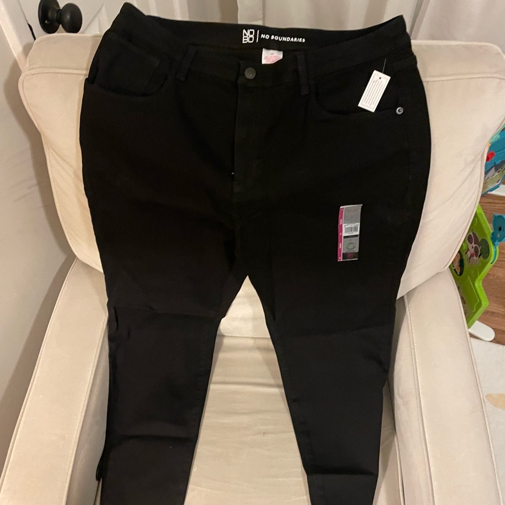 No Boundaries Women's Classic Black Skinny Jeans
